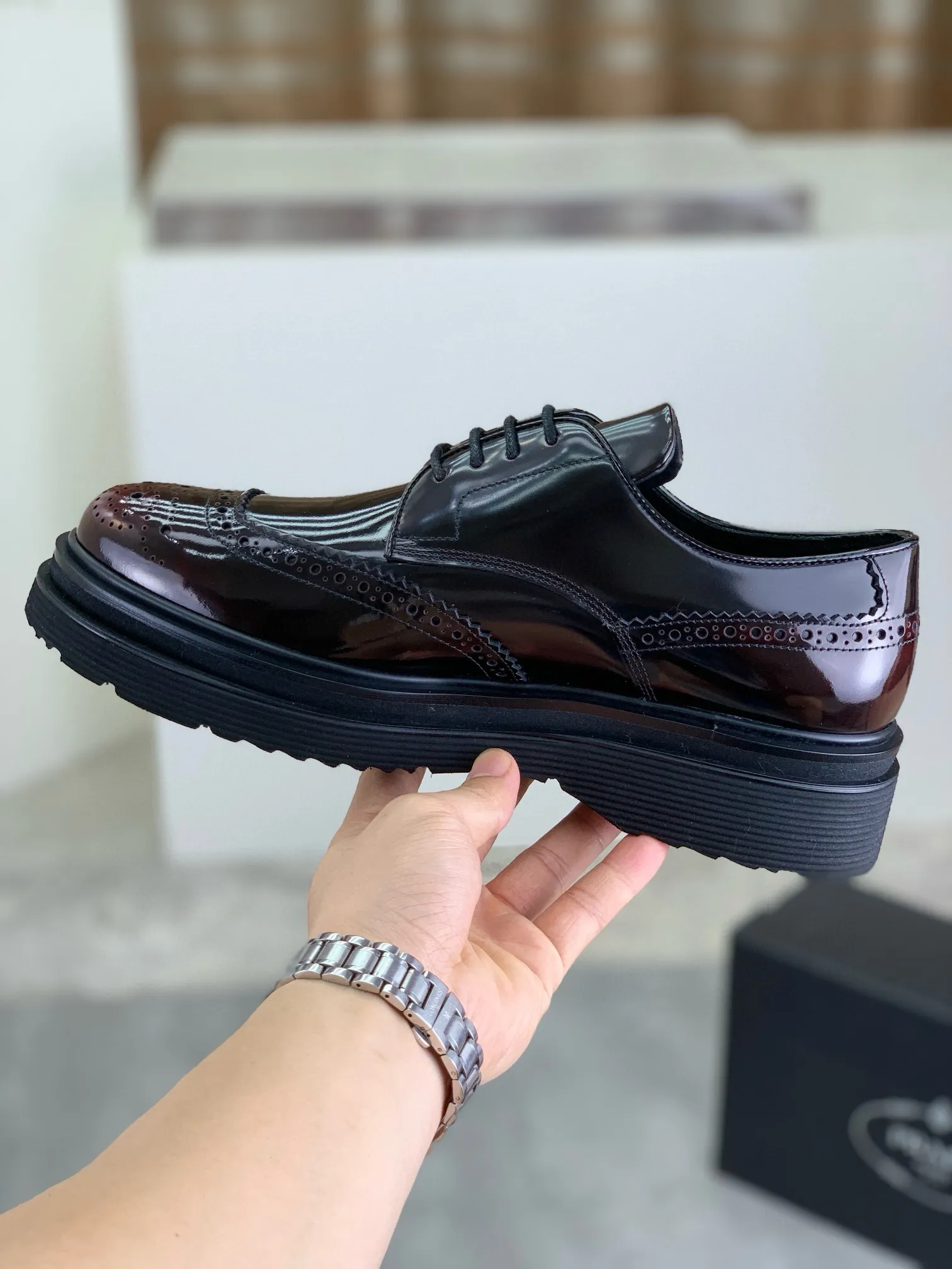 Factory price P880 💰Original quality, top version🔱 ＰＲＡＤＡPrada. Men's business casual leather shoes, top quality products. 1:1 shipment⬆️Luxurious and noble👞All imported original brand fabrics, just to create a more comfortable wearing experience. Upper: Original comfortable open edge bead-rubbed calf leather➕Top imported water-dyed full cow lining, original lightweight and comfortable TPU foam combination bottom✔️Code number: 39-44 (38.45 can be customized)
